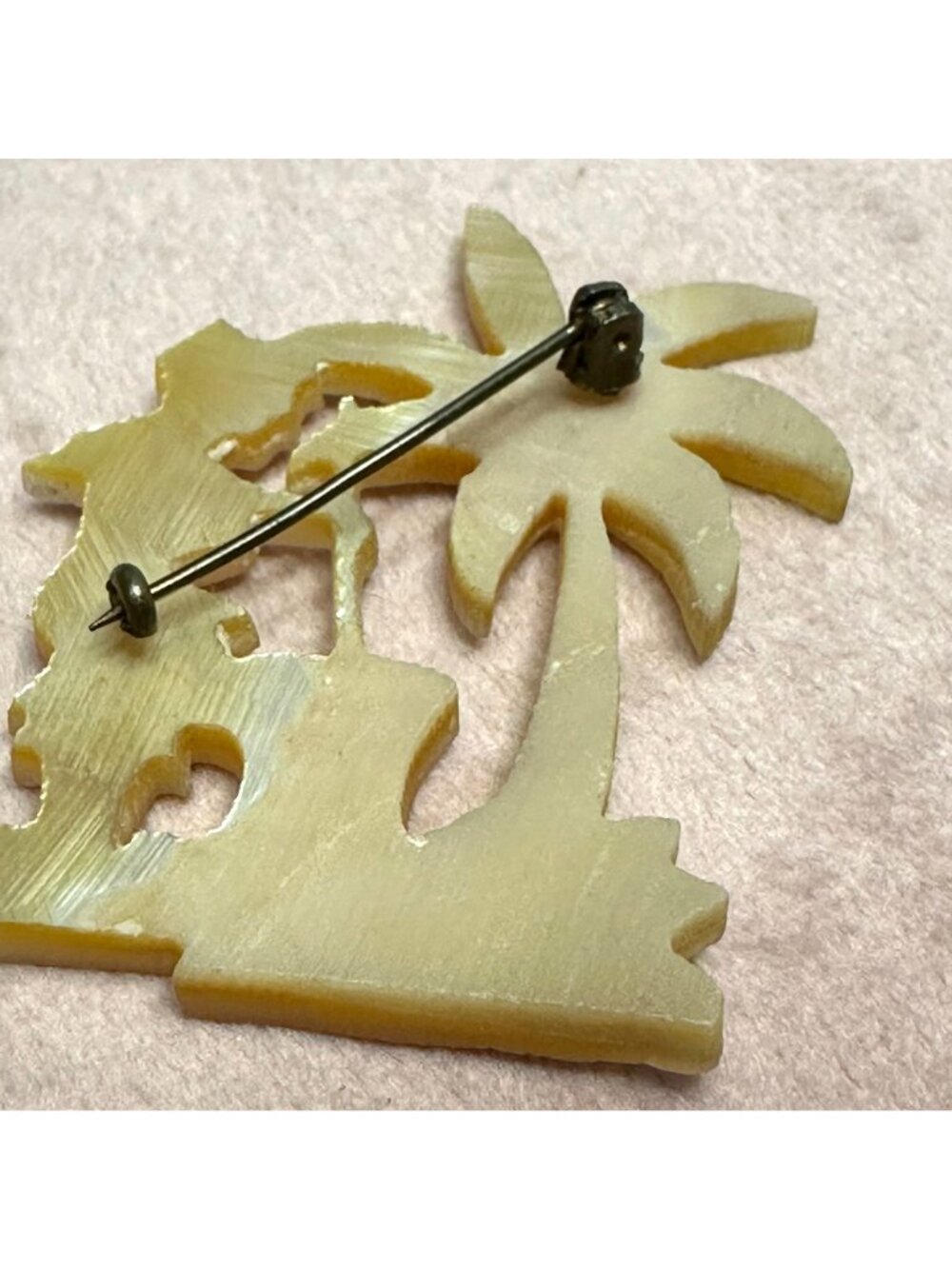 Vintage Hand-Carved Mother Of Pearl Tropical Brooch Island Souvenir Mid Century - Picture 5 of 8
